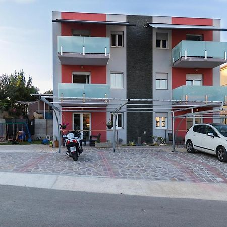 Apartments And Rooms With Parking Space Grebastica, Sibenik - 17831 ภายนอก รูปภาพ
