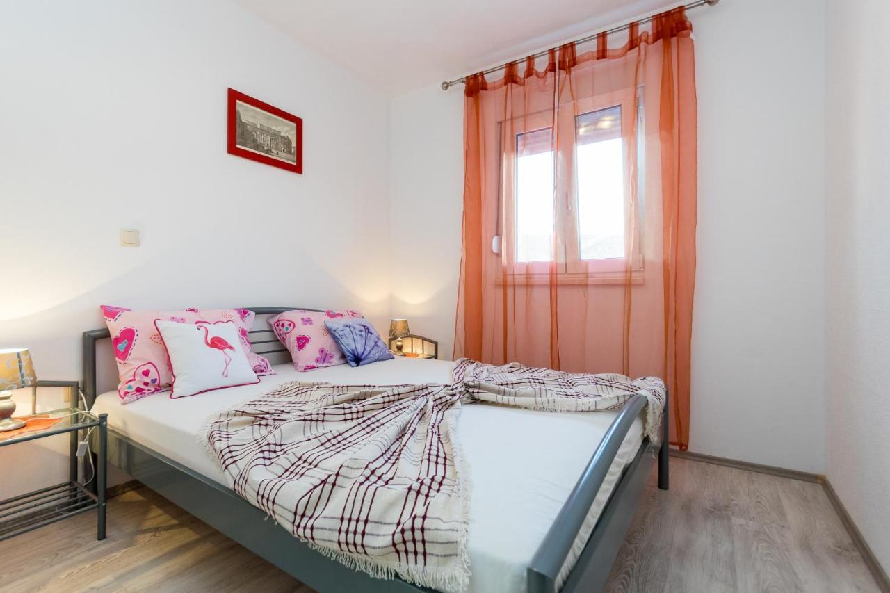 Apartments And Rooms With Parking Space Grebastica, Sibenik - 17831 ภายนอก รูปภาพ