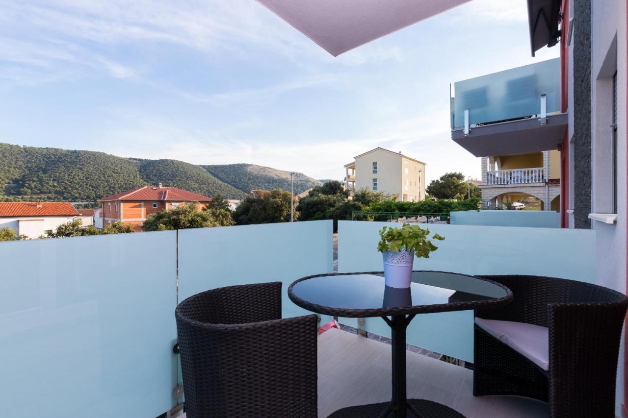 Apartments And Rooms With Parking Space Grebastica, Sibenik - 17831 ภายนอก รูปภาพ