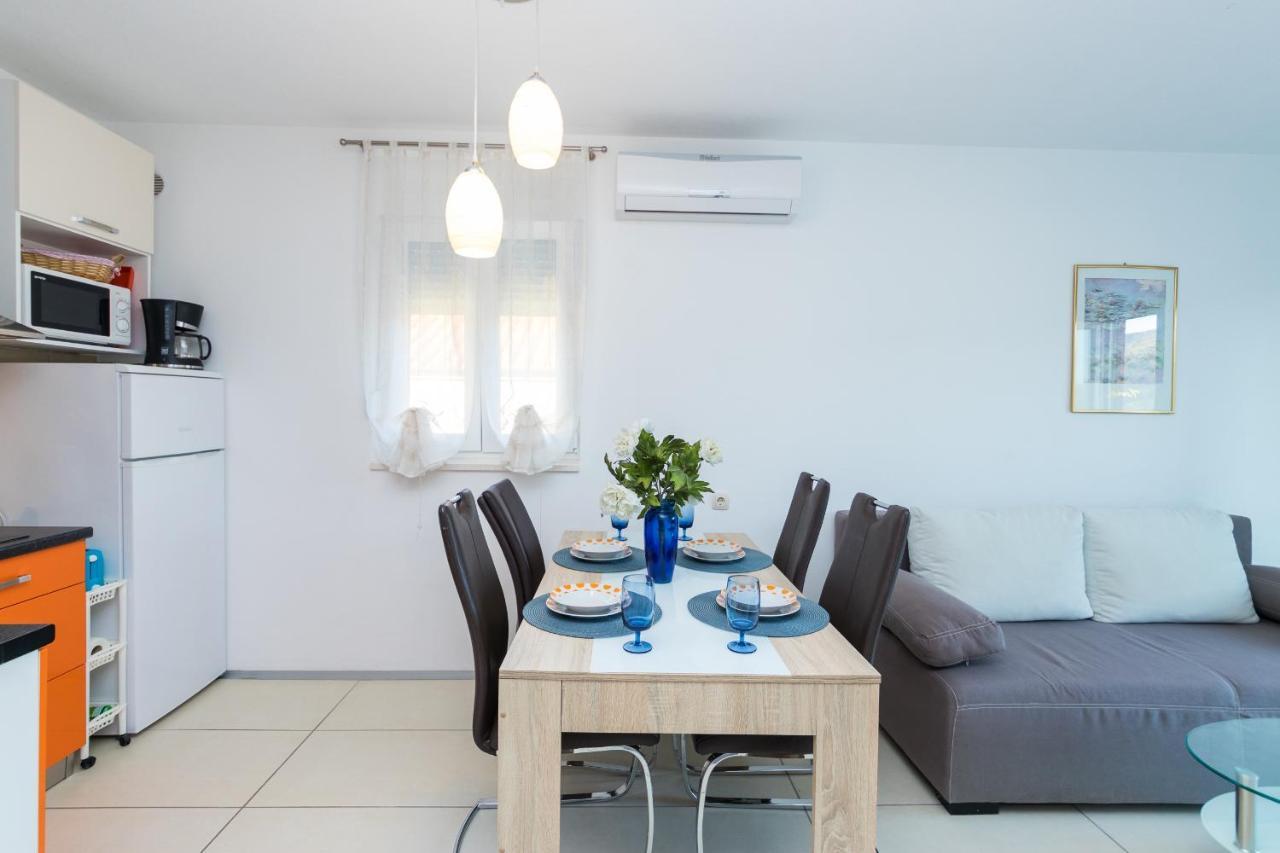 Apartments And Rooms With Parking Space Grebastica, Sibenik - 17831 ภายนอก รูปภาพ