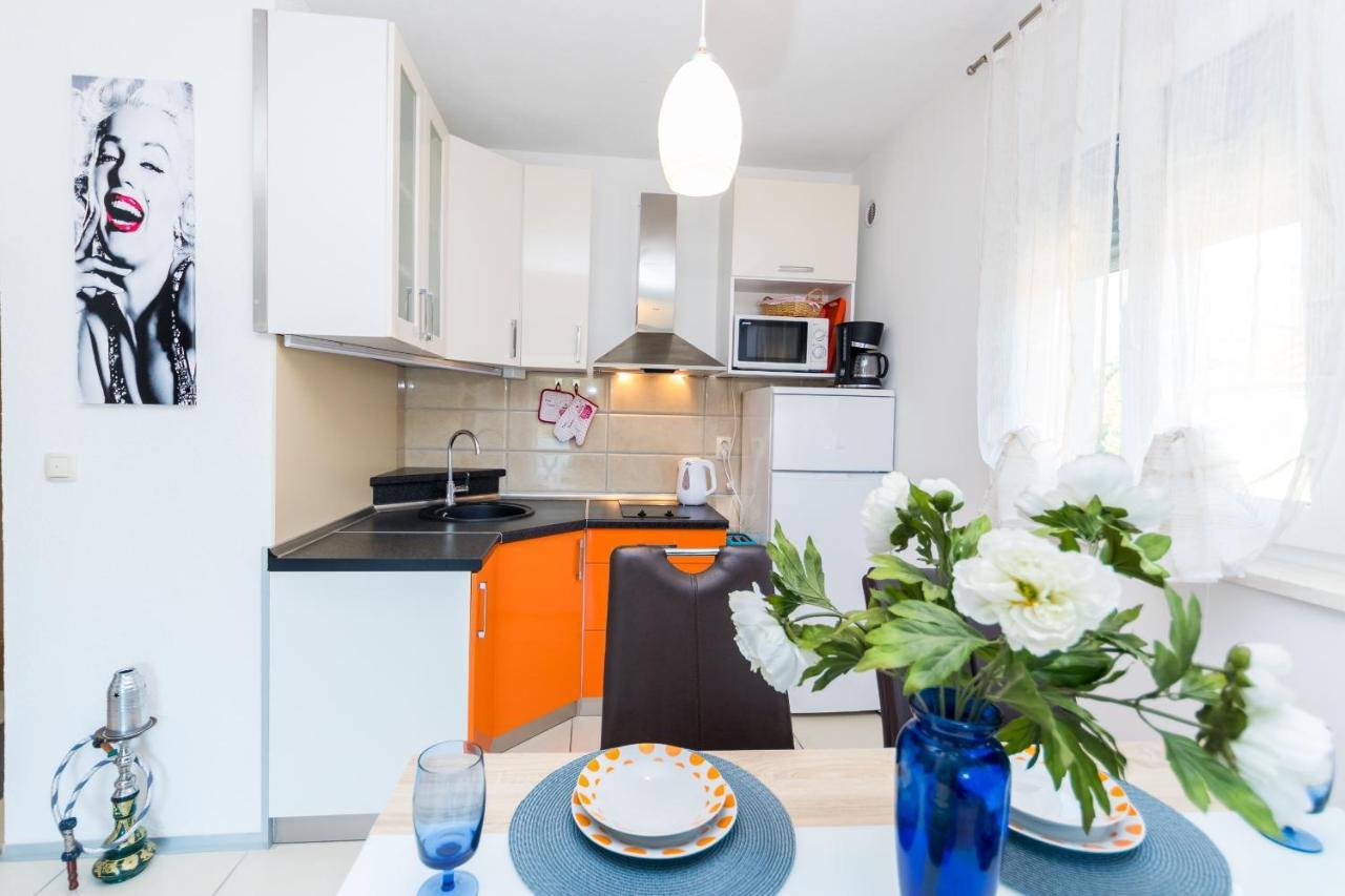 Apartments And Rooms With Parking Space Grebastica, Sibenik - 17831 ภายนอก รูปภาพ