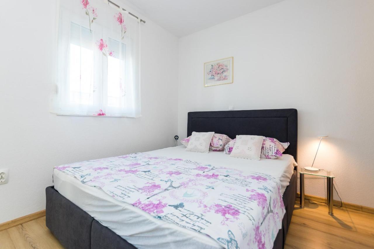 Apartments And Rooms With Parking Space Grebastica, Sibenik - 17831 ภายนอก รูปภาพ